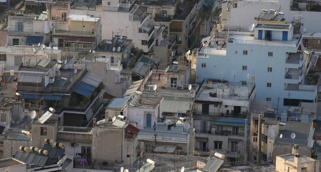Κατάσχουν την πρώτη κατοικία συνταξιούχου για χρέη 15.000 ευρώ – Κατά τα άλλα μόνο τα σπίτια των πλουσίων βγαίνουν στο σφυρί